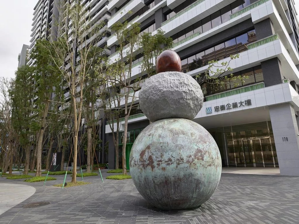 現代景觀(guān)雕塑裝置藝術(shù)賞析